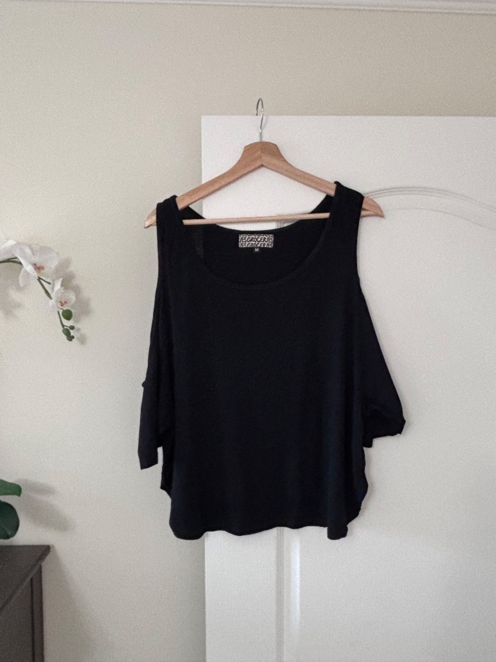 Groceries Hemp Black Cold Shoulder Tee Shirt Women’s Size Medium